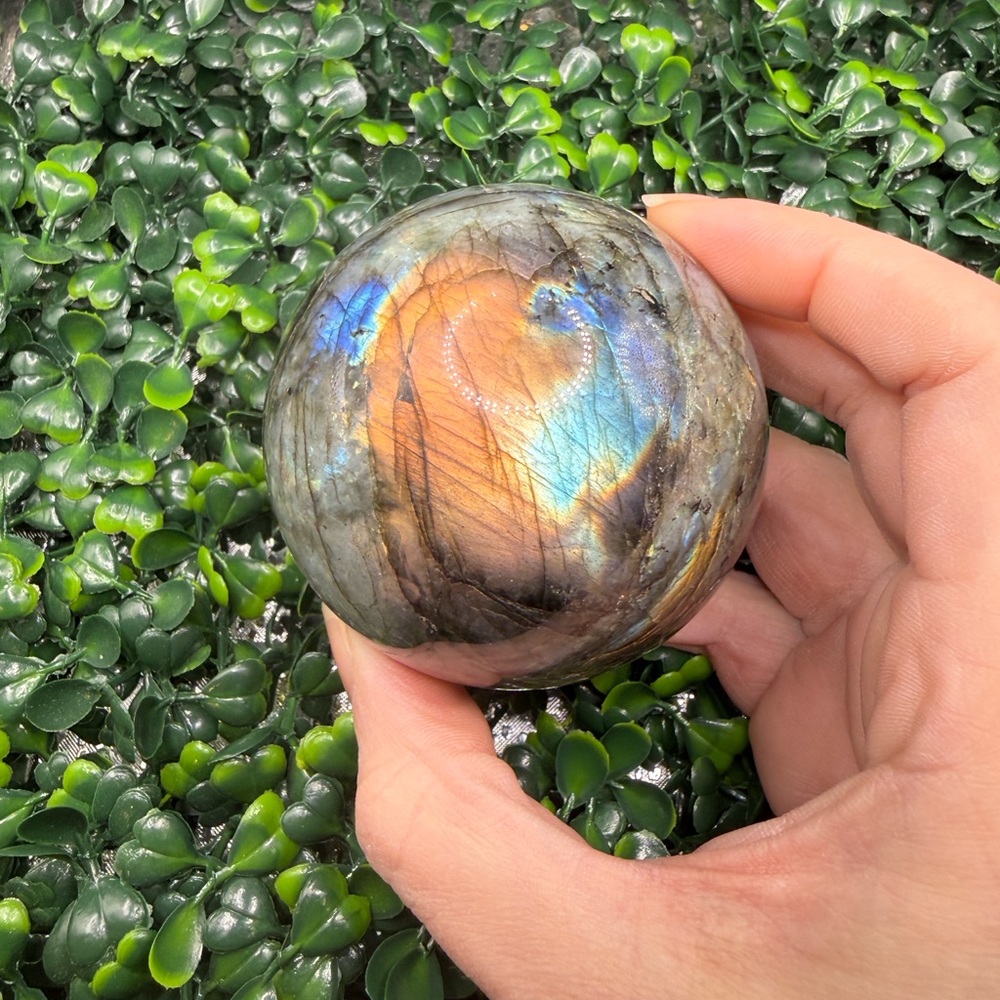 (LabS2) Flashy Labradorite Sphere 65mm - Picture 3 of 7